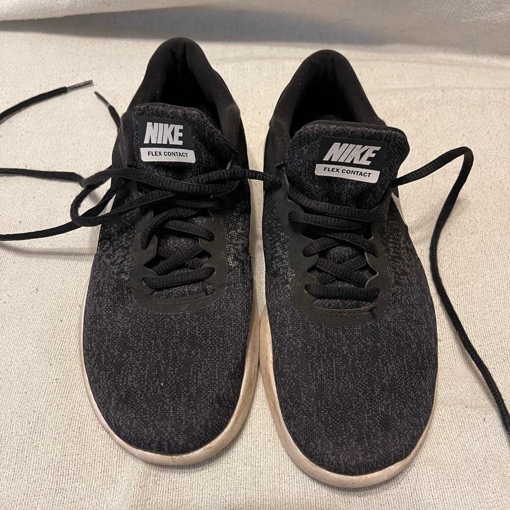 Black Nike 7.5